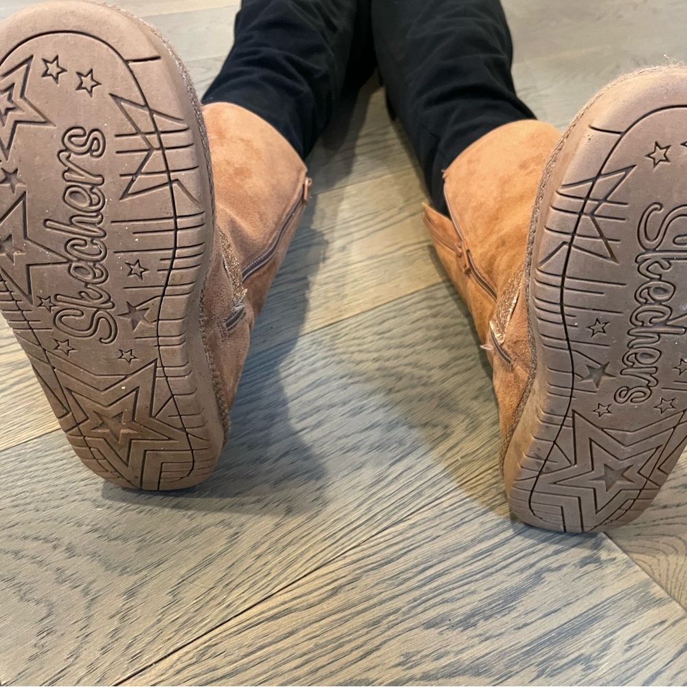 Skechers Toddler Boots with warm lining.